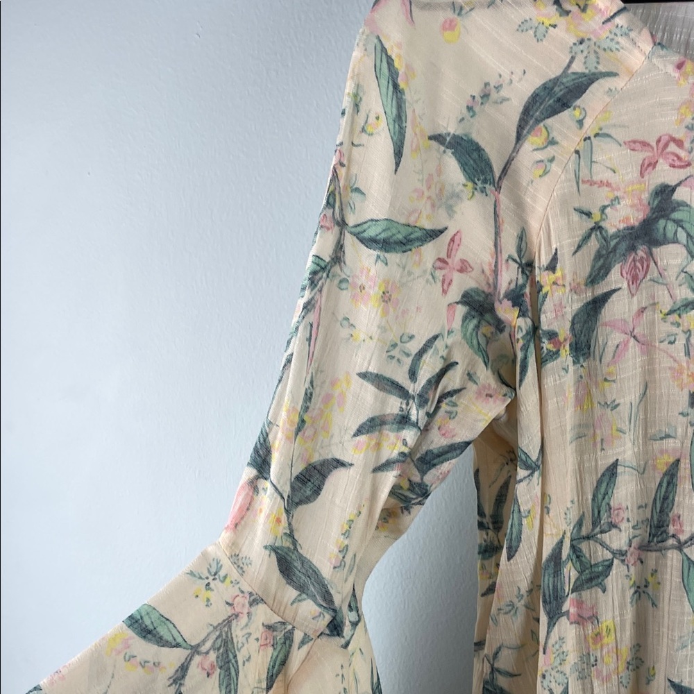 LC Lauren Conrad Floral Cream Blouse Size M - Picture 6 of 10